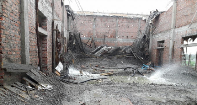 Cận cảnh công trường bị sập khiến nhiều người bị thương.