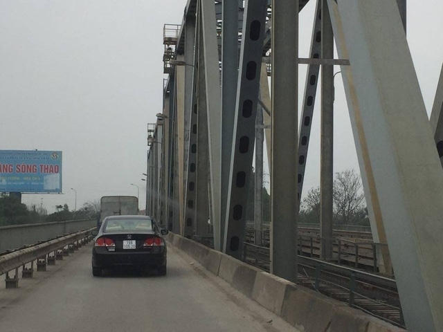 Cầu Việt Trì đã xuống cấp và đang được lên kế hoạch sửa chữa.