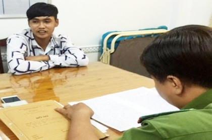 Đào Hu Nhỏ tại cơ quan điều tra. (Ảnh:  báo Dân Việt)