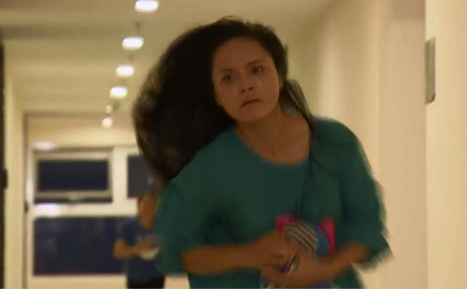 Hình ảnh Trang điên loạn vì mất con gái đầu lòng. (Ảnh cắt từ clip).