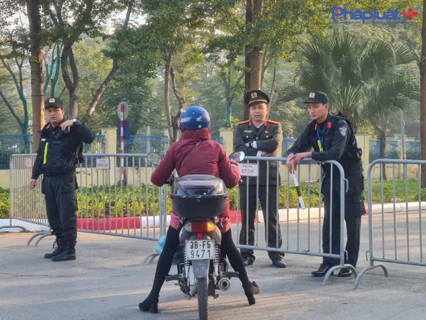 Nhiều người dân vẫn không nắm được lịch cấm đường và đi vào những tuyến đường cấm theo kế hoạch của Công an TP Hà Nội.