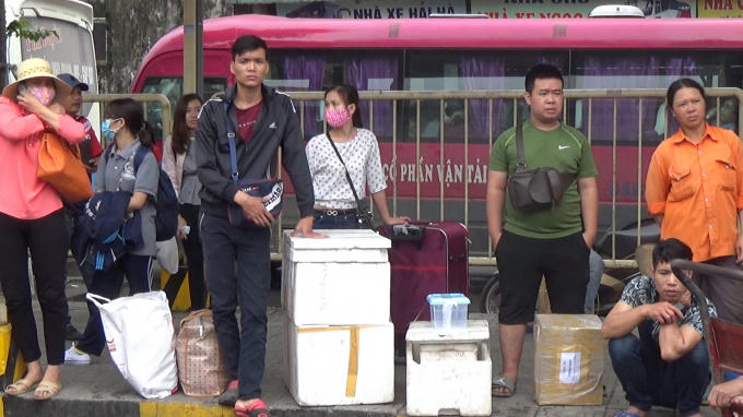 Hà Nội: Các bến xe đông nghẹt người về quê dịp nghỉ lễ 30/4