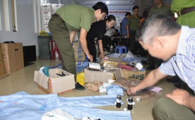 Các chất "lạ" công an thu được tại số nhà 774, đường Quang Trung 3, phường Đông Vệ, TP Thanh Hóa