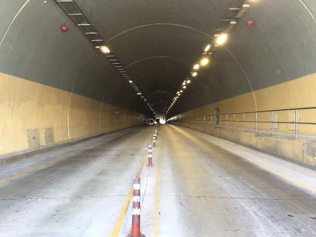 Tuy chỉ mới đưa vào sử dụng và vẫn đang trong quá trình hoàn thiện nhưng hầm Phước Tượng lại có dấu hiệu xuống cấp đáng lo ngại.