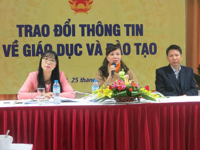 Bà Nguyễn Kim Phụng (giữa) - Vụ trưởng Vụ Giáo dục đại học - Bộ GD&ĐT.