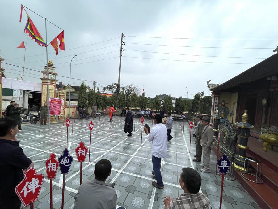Hội cờ thẻ làng Vân Nam (xã Vân Tụ, Nghệ An)