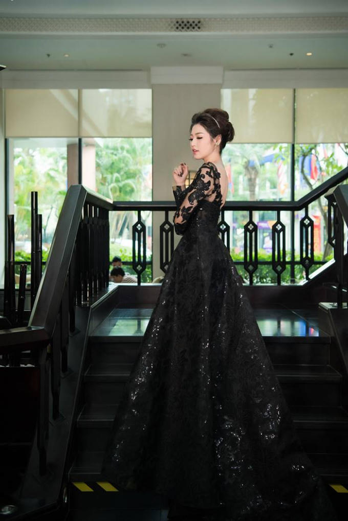 Hoa hậu Ngọc Hân - Á Hậu Tú Anh thân thiết như hai chị em