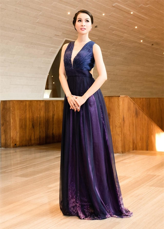 Với làn da trắng và dáng vóc mảnh mai, Thanh Mai luôn biết cách chọn trang phục giúp mình tỏa sáng.