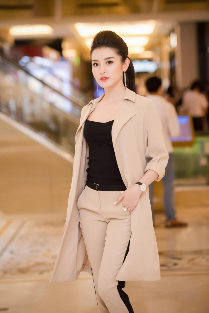 Là thí sinh chủ nhà và đại diện nhan sắc Việt Nam, Huyền My ý thức trách nhiệm và cố gắng rèn luyện từ hình thể đến kỹ năng giao tiếp, trình diễn...
