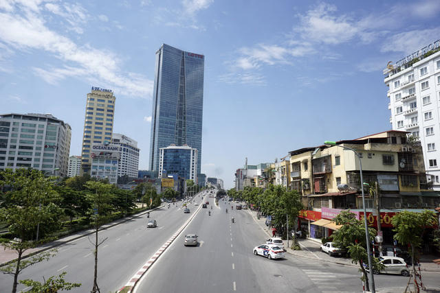 Phố Nguyễn Chí Thanh.