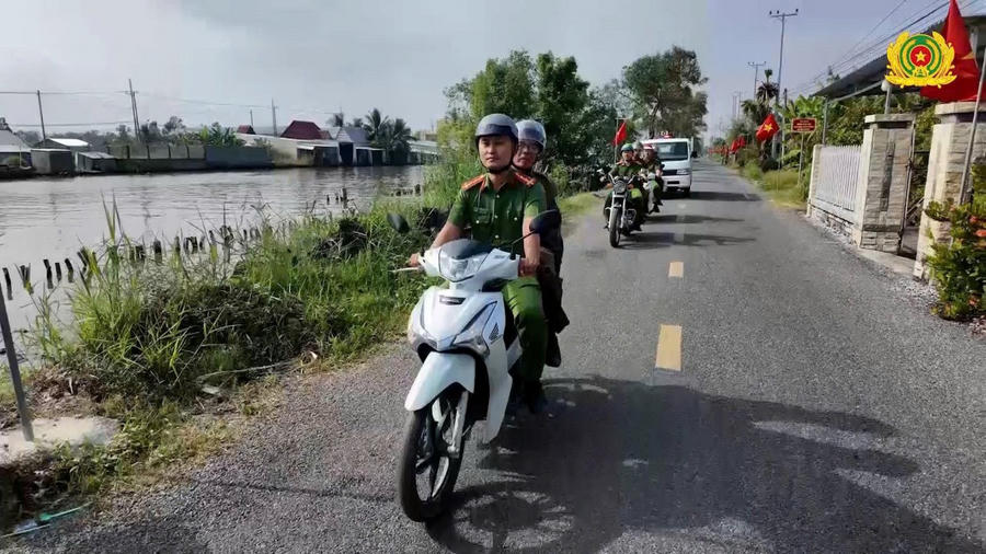 Công an xã Vĩnh Thuận tăng cường tuần tra kiểm soát kịp thời phát hiện, xử lý các hành vi vi phạm pháp luật
