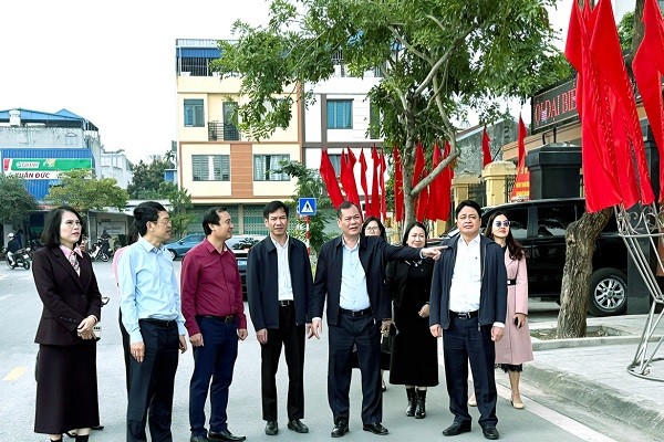 Đoàn kiểm tra thực tế tại phường Thiên Trường.
