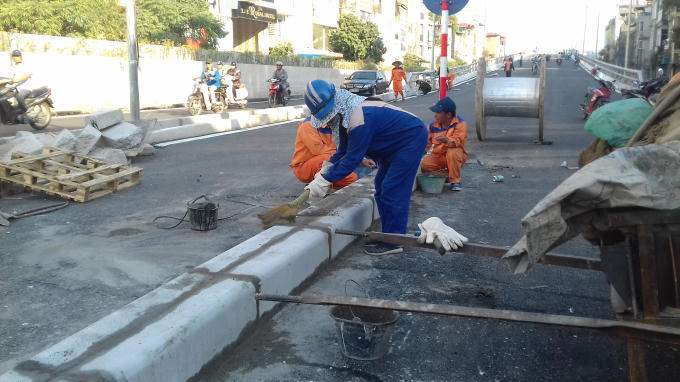 Cận cảnh cầu vượt dầm thép An Dương - Nghi Tàm trước ngày thông xe