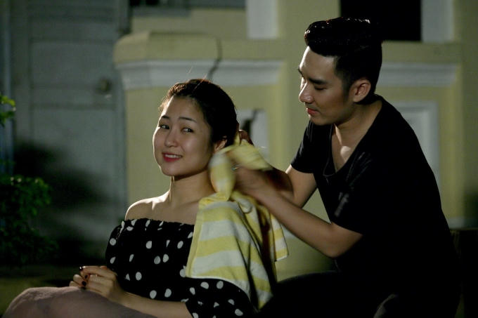 Quang Hà gội đầu cho Hương Tràm lúc 3h sáng.
