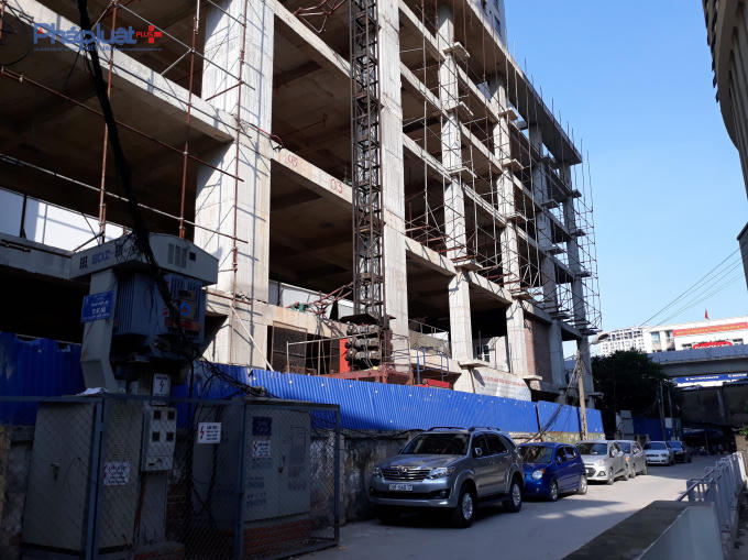 Không có công nhân ra vào dự án và cũng không có dấu hiệu thi công.