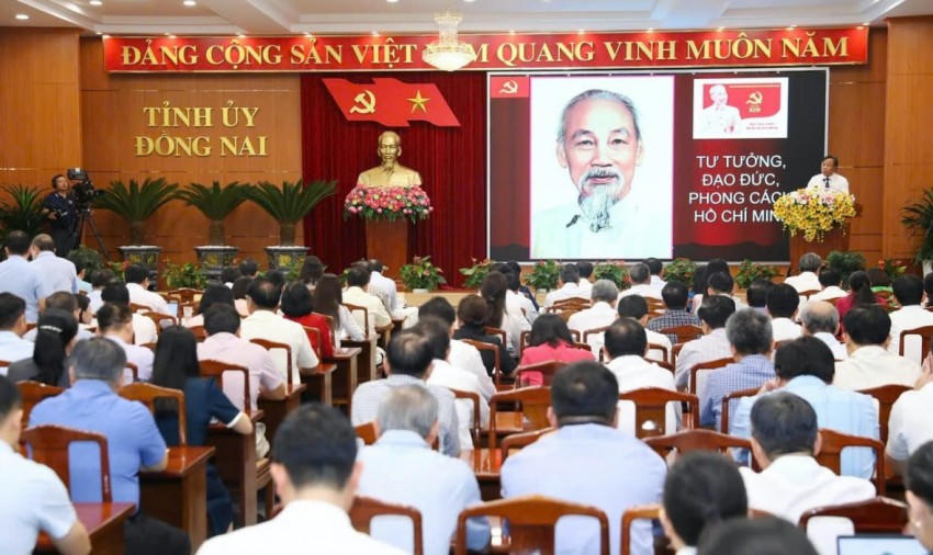 Toàn cảnh hội nghị học tập và triển khai thực hiện chuyên đề năm 2026 về “Học tập và làm theo tư tưởng, đạo đức, phong cách Hồ Chí Minh.
