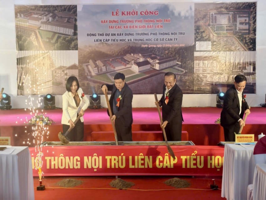 Lễ động thổ khởi công xây dựng trường Phổ thông nội trú liên cấp tiểu học và trung học cơ sở xã Cán Tỷ. (Ảnh: Minh Thông).