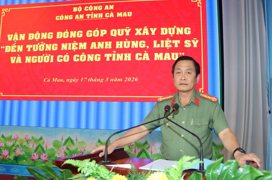 Đại tá Hồ Việt Triều phát biểu chỉ đạo tại buổi lễ.