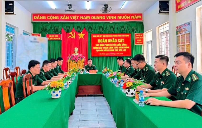 Đoàn khảo sát làm việc tại Đồn Biên phòng Cửa khẩu Cảng Bến Lức