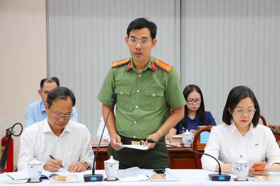 Trung tá Huỳnh Văn Tấn Đông – Phó trưởng Phòng Tham mưu, Công an tỉnh Đồng Nai trình bày tham luận