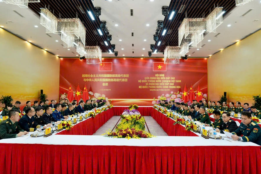 Quang cảnh buổi hội đàm đoàn quân sự cấp cao hai nước.