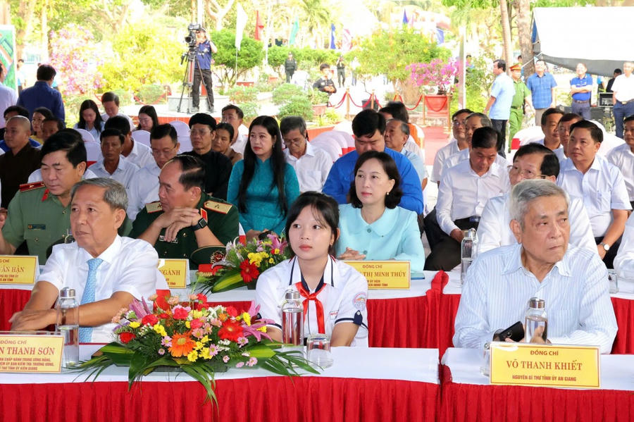 Các đại biểu tham dự. Ảnh Trung Phạm