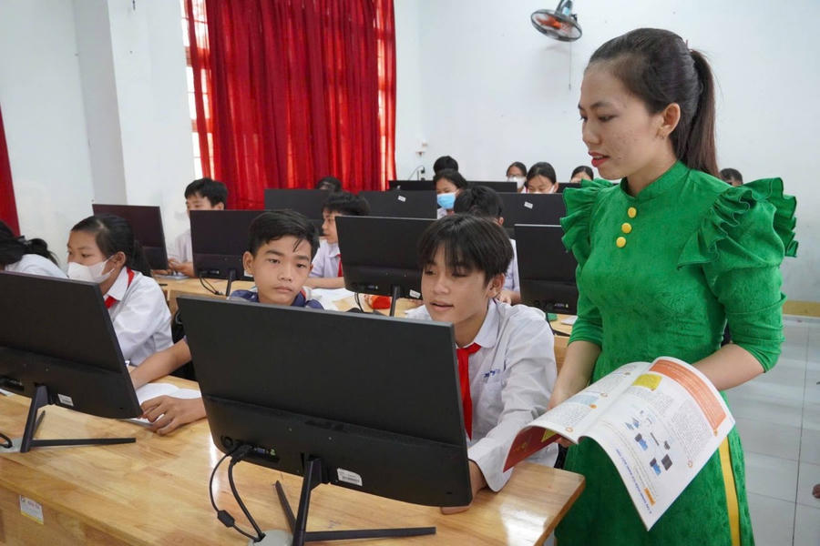 Bổ sung cơ sở vật chất, thiết bị dạy học và các phòng chức năng phục vụ hoạt động giảng dạy.