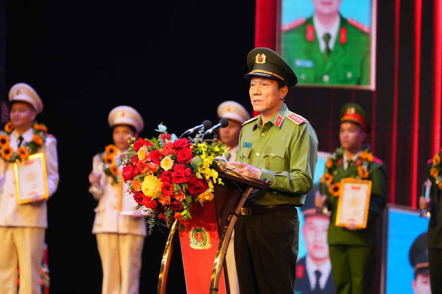 Đại tướng Lương Tam Quang - Ủy viên Bộ Chính trị, Bộ trưởng Bộ Công an phát biểu tại buổi lễ (ảnh: Phú Hưng).