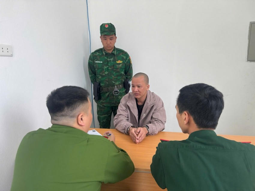 Đối tượng Vương Quốc Bình tại Đồn Biên phòng Cửa khẩu Lý Vạn.