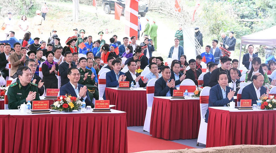 Phó Thủ tướng Bùi Thanh Sơn dự Lễ khởi công Trường phổ thông nội trú liên cấp Tiểu học và THCS Xuân Trường tại xã Xuân Trường, tỉnh Cao Bằng - Ảnh: VGP/Hải Minh.