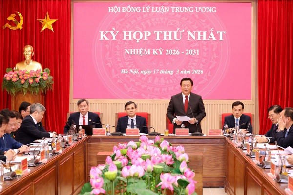 Giáo sư, Tiến sĩ Nguyễn Xuân Thắng, Chủ tịch Hội đồng Lý luận Trung ương phát biểu tại kỳ họp.