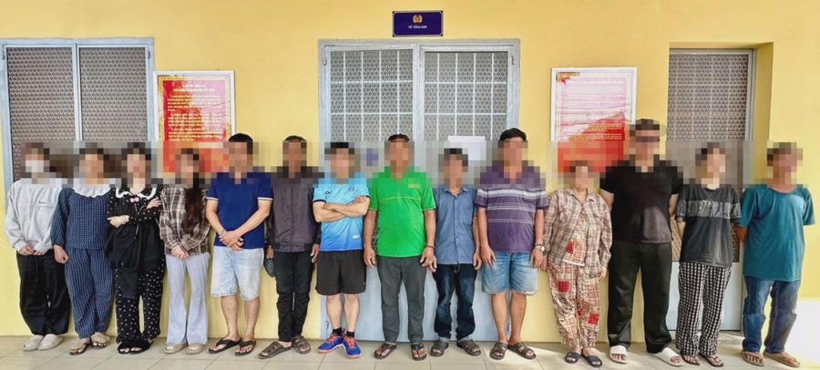 Các đối tượng tại cơ quan công an.