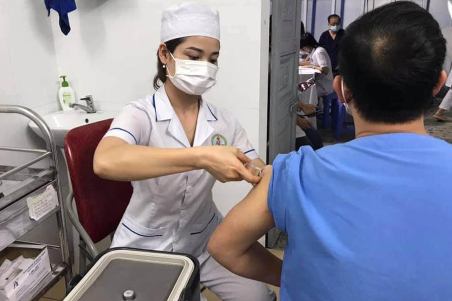 Đề xuất người thuộc diện tiêm chủng bắt buộc nếu xảy ra tai biến nghiêm trọng dẫn đến khuyết tật hoặc tử vong sẽ được Nhà nước bồi thường. (Ảnh minh họa: ITN) Đề xuất người thuộc diện tiêm chủng bắt buộc nếu xảy ra tai biến nghiêm trọng dẫn đến khuyết tật hoặc tử vong sẽ được Nhà nước bồi thường. (Ảnh minh họa: ITN)