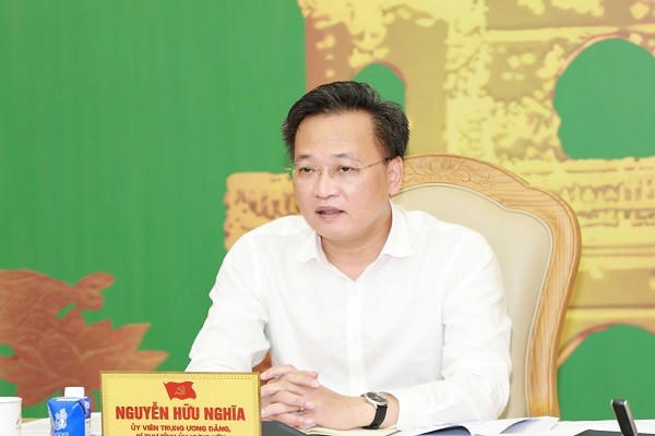 Ông Nguyễn Hữu Nghĩa, Ủy viên Ban Chấp hành Trung ương Đảng, Bí thư Tỉnh ủy, Trưởng ban Chỉ đạo tỉnh chủ trì phiên họp.