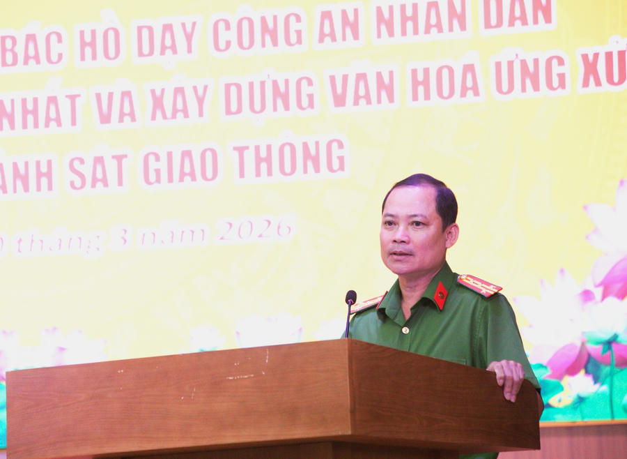 Đại tá Trần Văn Thi - Ủy viên Ban Thường vụ Đảng ủy, Phó Giám đốc Công an tỉnh Cà Mau, phát biểu chỉ đạo tại Hội nghị.