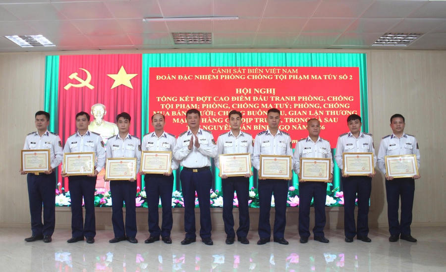 Trao thưởng cho các tập thể, cá nhân có thành tích tốt trong đợt cao điểm.