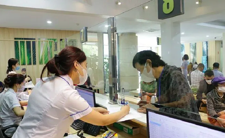 Bộ Y tế đề xuất triển khai khám sức khỏe định kỳ hoặc khám sàng lọc miễn phí từ năm 2026, ưu tiên nhóm yếu thế trước khi mở rộng toàn dân. Bộ Y tế đề xuất triển khai khám sức khỏe định kỳ hoặc khám sàng lọc miễn phí từ năm 2026, ưu tiên nhóm yếu thế trước khi mở rộng toàn dân.