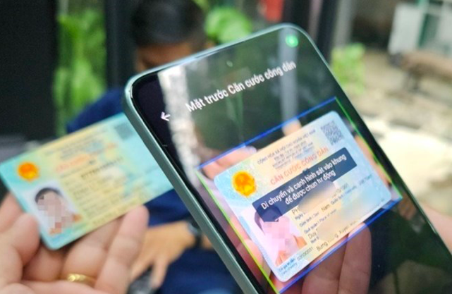 Việc mở tài khoản ngân hàng, ví điện tử... bằng thông tin giả mạo sẽ bị phạt tới 100 triệu đồng. Ảnh Lam Giang
Việc mở tài khoản ngân hàng, ví điện tử... bằng thông tin giả mạo sẽ bị phạt tới 100 triệu đồng. Ảnh Lam Giang