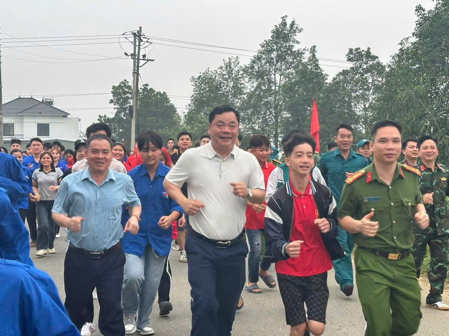 Lãnh đạo UBND xã Minh Đài, Công an xã Minh Đài cùng đông đảo người dân tham gia buổi chạy nhắm nâng cao sức khoẻ góp phần xây dựng quê hương. Lãnh đạo UBND xã Minh Đài, Công an xã Minh Đài cùng đông đảo người dân tham gia buổi chạy nhắm nâng cao sức khoẻ góp phần xây dựng quê hương.