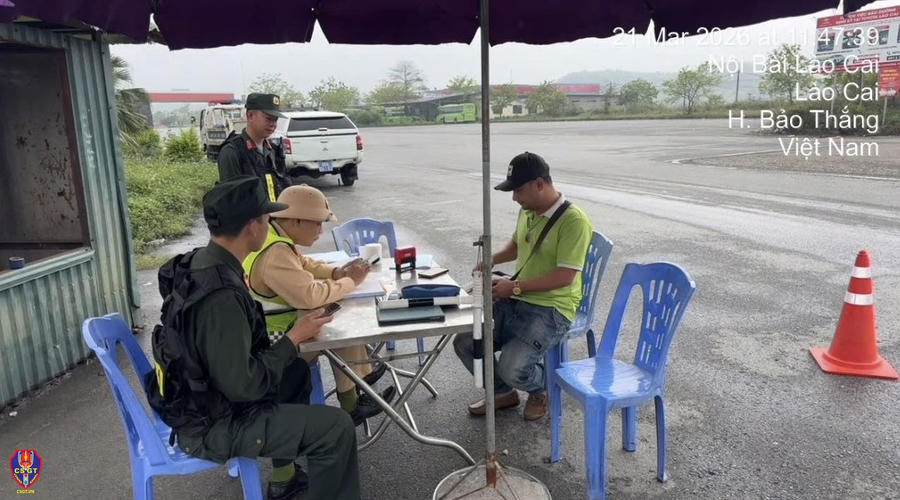 Tài xế xe khách bị xử phạt số tiền 7 triệu đồng về hành vi không nhường đường cho xe ưu tiên.