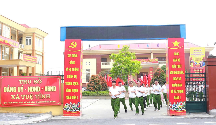 Tại TP Hải Phòng, ngay sau lễ khai mạc, các đồng chí lãnh đạo thành phố cùng khoảng 6.500 người thuộc lực lượng vũ trang, cán bộ, công chức, viên chức và đông đảo Nhân dân đã tham gia chạy tại khu vực trung tâm thành phố Hải Phongg trên cung đường dài khoảng 2km, xuất phát từ Quảng trường Nhà hát thành phố, qua các tuyến phố trung tâm như Quang Trung, Nguyễn Đức Cảnh, Trần Phú, Minh Khai, Trần Hưng Đạo và quay trở lại điểm xuất phát. Các khối tham gia chạy theo đội hình đồng đều, kỷ luật, tạo nên không khí sôi nổi, hào hứng, góp phần lan tỏa mạnh mẽ phong trào rèn luyện thể dục, thể thao trên địa bàn.