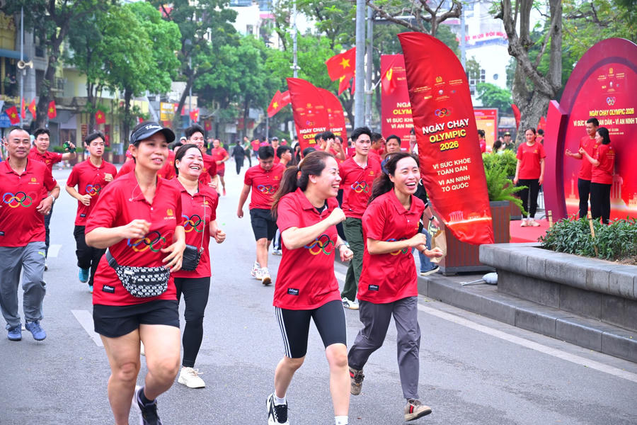 Tại Thủ đô Hà Nội có sự tham dự của gần 17.000 người bao gồm cán bộ, chiến sĩ các lực lượng vũ trang, cán bộ, viên chức các cơ quan, doanh nghiệp Trung ương, địa phương và Nhân dân các phường trung tâm Thành phố Hà Nội. Hiệp hội Thể thao Công an nhân dân Việt Nam, Tập đoàn Gelex, Tập đoàn T&T, Thương hiệu Thể thao Zocker và Thương hiệu đồ uống Pocari Sweat là các đơn vị đồng hành, tài trợ của hoạt động.