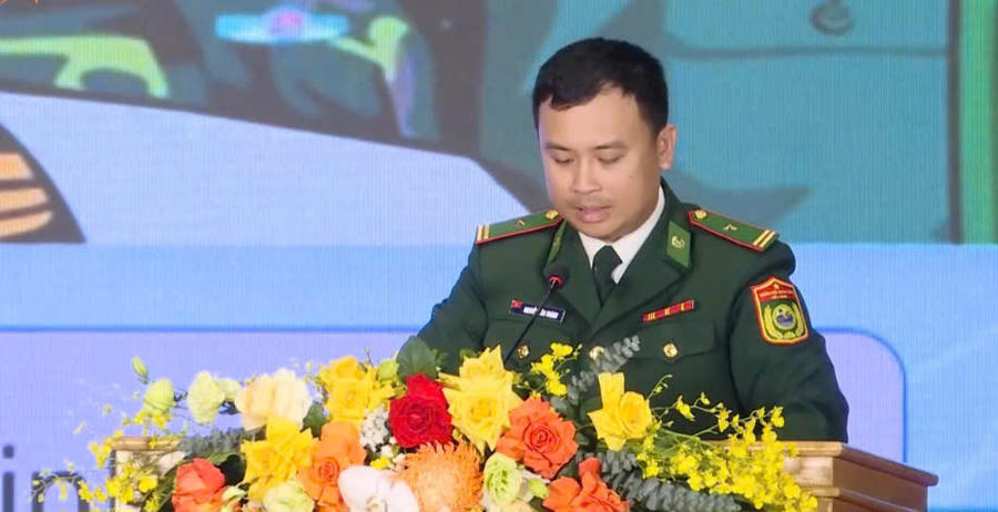 Thiếu tá Nguyễn Văn Thành, Phó Đồn trưởng Đồn Biên phòng Trà Cổ, BĐBP tỉnh Quảng Ninh, Gương mặt trẻ tiêu biểu năm 2025 phát biểu tại chương trình 