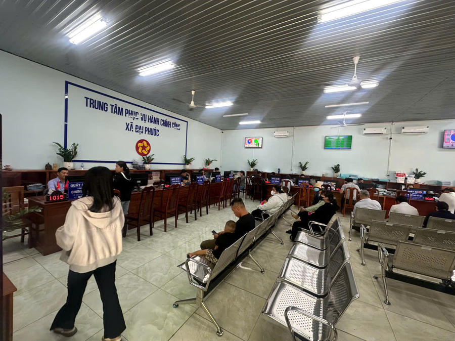 Người dân đến rồi ra về với tâm trạng nhẹ nhõm, bởi thủ tục được giải quyết nhanh gọn, rõ ràng.