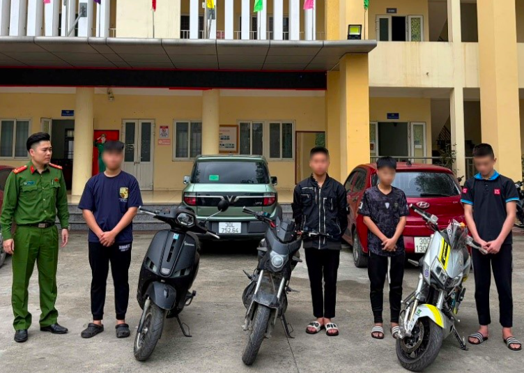 Nhóm đối tượng tại cơ quan Công an. Ảnh: CA Hà Nội.