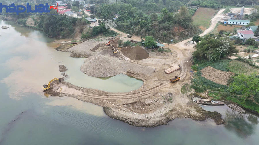 Tình trạng khai thác cát sỏi diễn ra giữa thanh thiên bạch nhật.