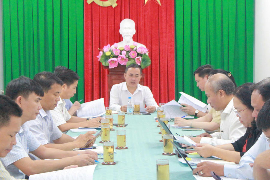 Ông Lê Trường Sơn làm việc với Sở Nội vụ về chính sách thu hút nhân tài.