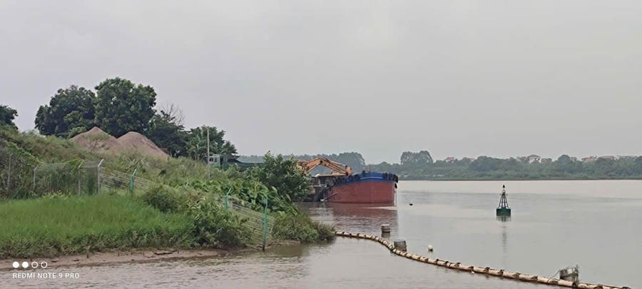 Việc tập kết vật liệu xây dựng trong vùng bảo hộ vệ sinh khu vực lấy nước của các nhà máy sản xuất nước sạch sẽ gây nguy cơ ô nhiễm nguồn nước sạch phục vụ cho mục đích sinh hoạt.