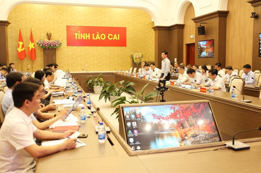 Toàn cảnh buổi làm việc.