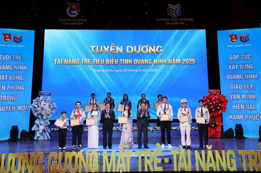 Lãnh đạo tỉnh Quảng Ninh trao chứng nhận, vinh danh các gương mặt trẻ và tài năng trẻ tiêu biểu năm 2025